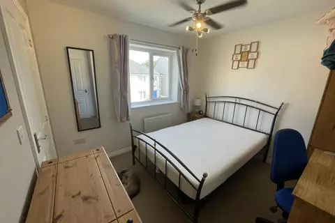 1 bedroom in a house share to rent - View 2