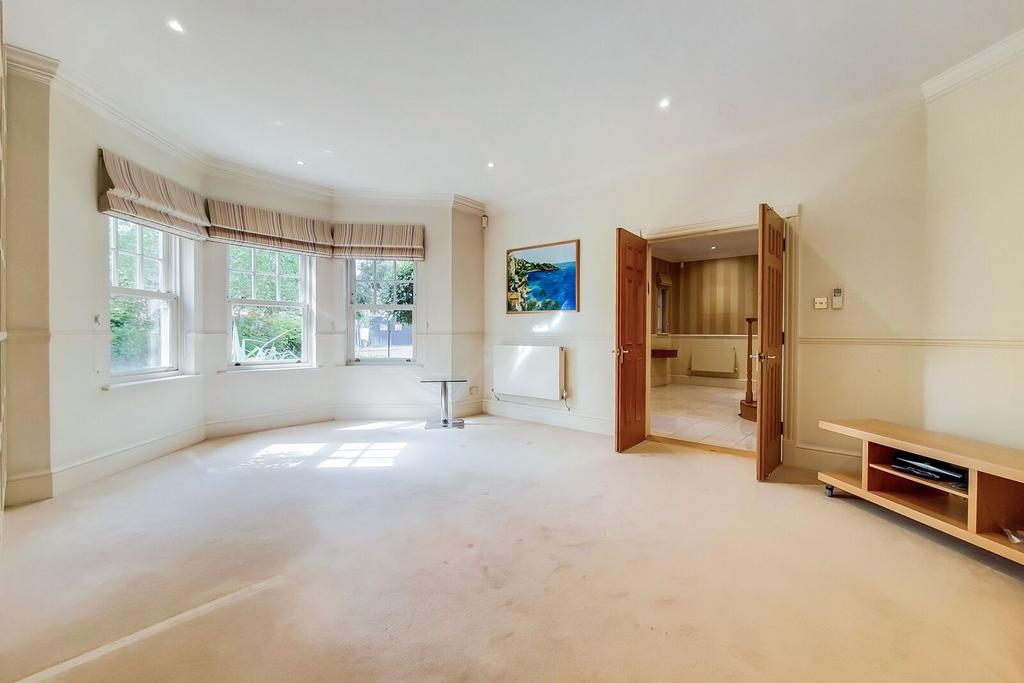 House in London, The Hyde, Hendon - More