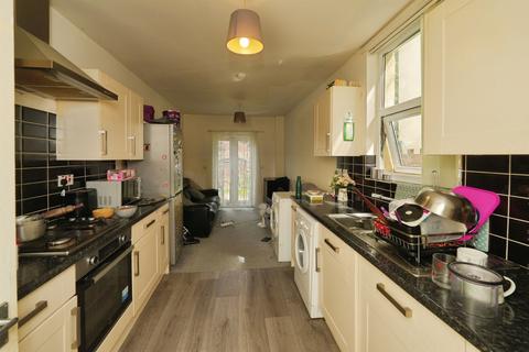 2 bedroom ground floor flat for sale, North Street, Downend, BRISTOL