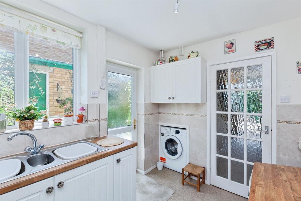 House in Oadby and Wigston, Leicestershire - More