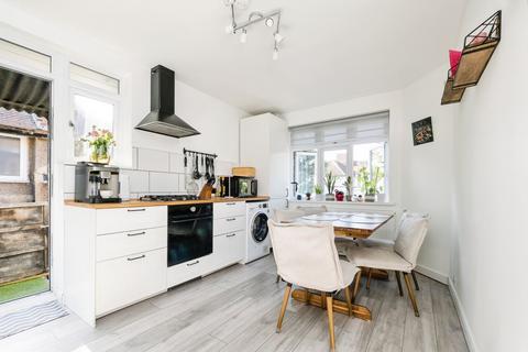 2 bedroom maisonette for sale, Kingsley Gardens, London, E4