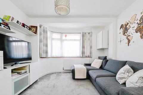 2 bedroom maisonette for sale, Kingsley Gardens, London, E4