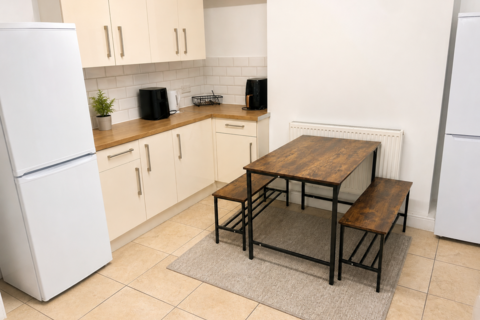 4 bedroom end of terrace house to rent, Lincoln LN1