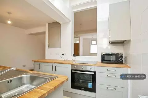 3 bedroom terraced house to rent - View 3