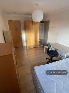 1 bedroom in a flat share to rent, Boardwalk Place, London, E14