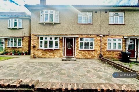 2 bedroom maisonette to rent, Eastern Avenue, Ilford, IG2