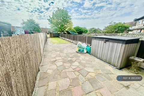 2 bedroom maisonette to rent, Eastern Avenue, Ilford, IG2