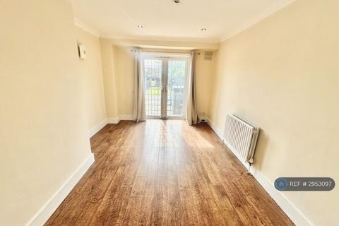2 bedroom maisonette to rent, Eastern Avenue, Ilford, IG2