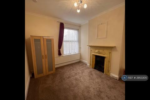 2 bedroom flat to rent, Lowlands Road, Harrow, HA1