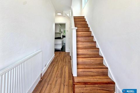 3 bedroom semi-detached house to rent, West Way, Edgware