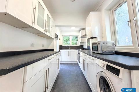 3 bedroom semi-detached house to rent, West Way, Edgware