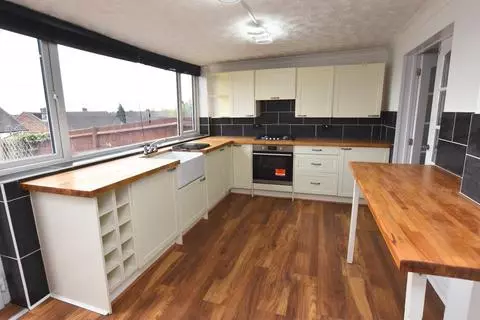 3 bedroom terraced house to rent - View 3