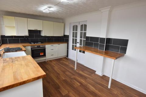 3 bedroom terraced house to rent, Wendover Rise, Coventry CV5
