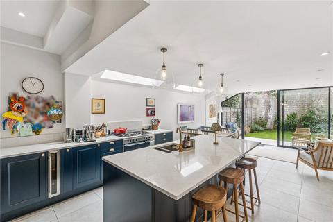 4 bedroom end of terrace house for sale, Vanderbilt Road, London, SW18