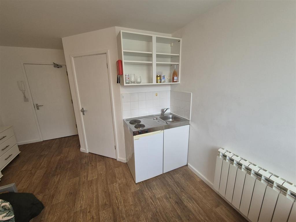 Apartment in Bournemouth, Lansdowne - View 2