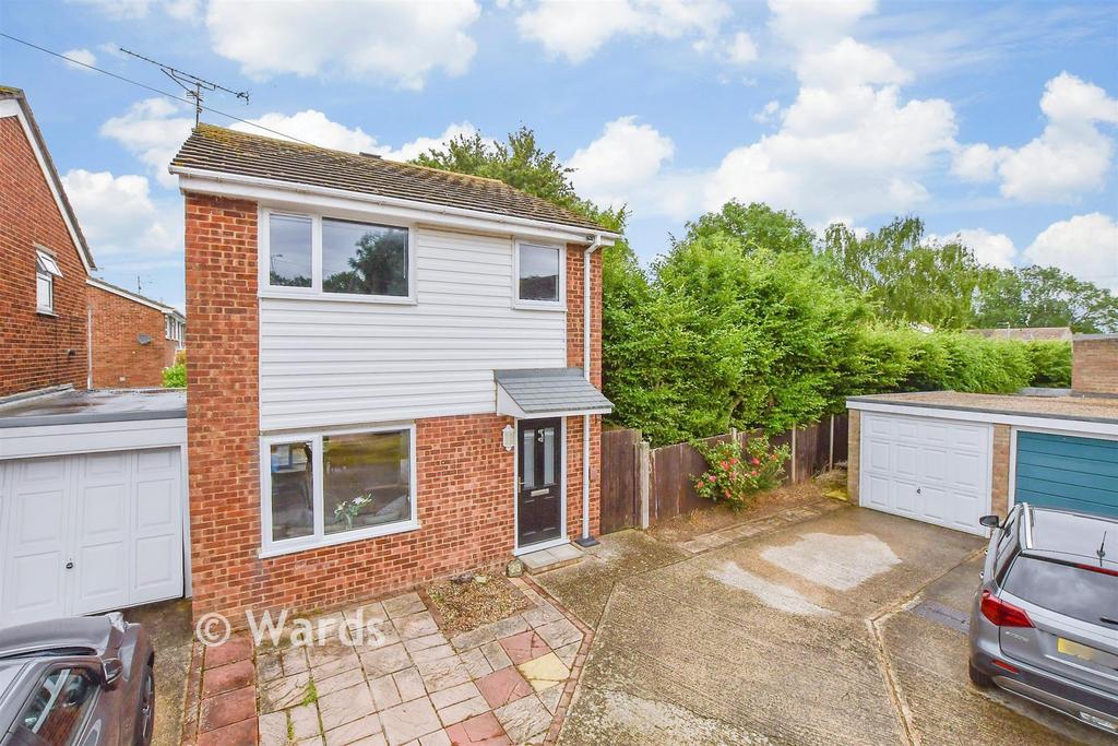 3 bedroom link detached house for sale