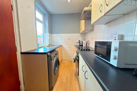 2 bedroom terraced house to rent, Western Road, Leicester LE3