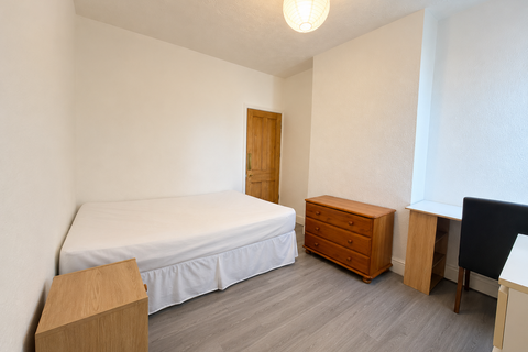 2 bedroom terraced house to rent, Western Road, Leicester LE3