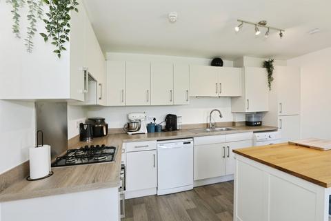 2 bedroom flat for sale, Icarus Avenue, Burgess Hill