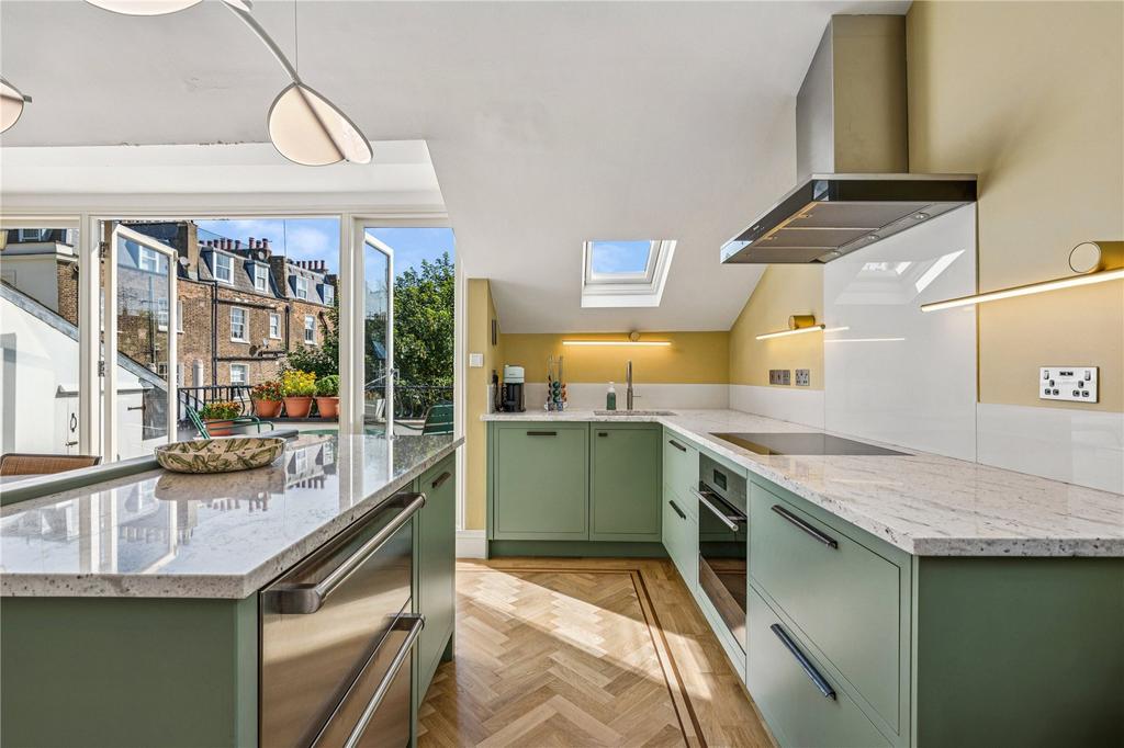 Kitchen / Reception