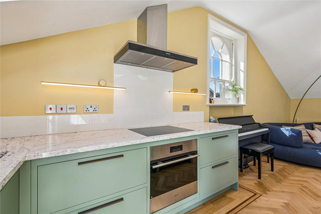 Kitchen / Reception