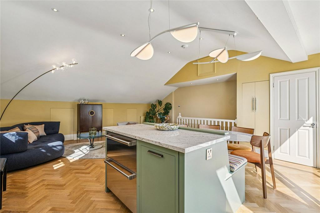 Kitchen / Reception