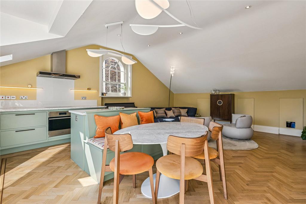 Kitchen / Reception