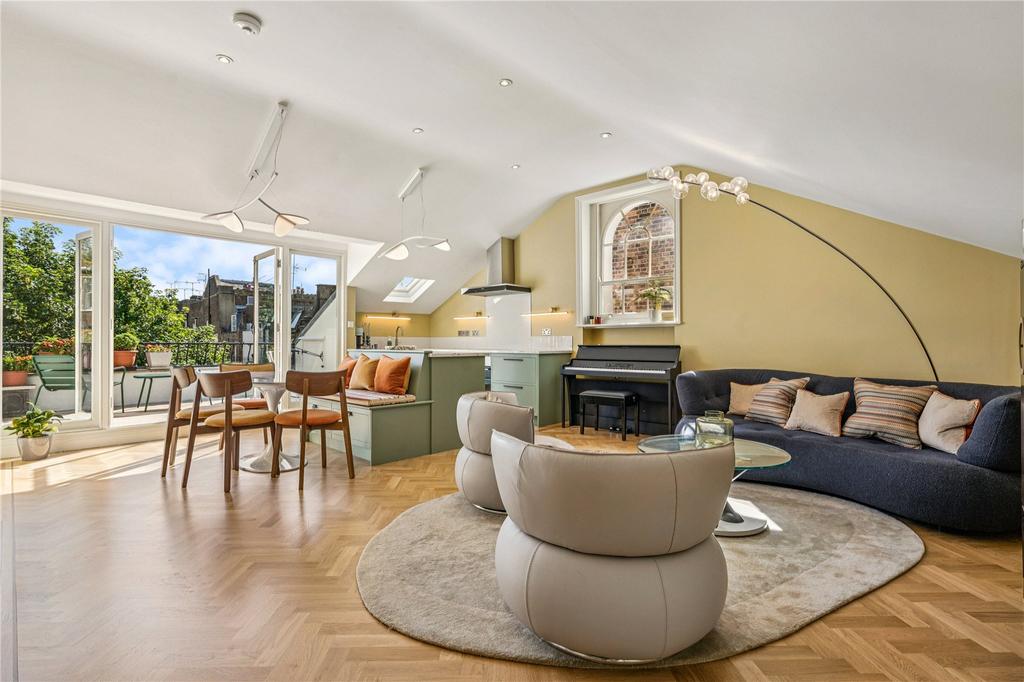 Kitchen / Reception