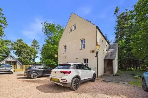 2 bedroom maisonette for sale