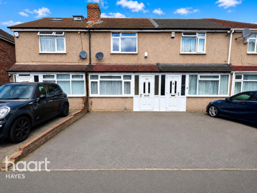 Detached house exterior, driveway