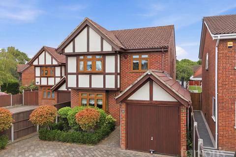 4 bedroom detached house for sale, High Road North, Laindon, SS15