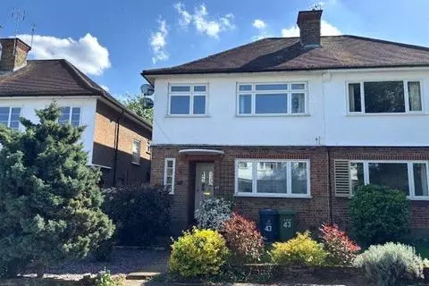 2 bedroom maisonette to rent, London