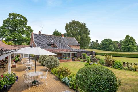 Guest house for sale, Beccles Road, Fritton, GREAT YARMOUTH