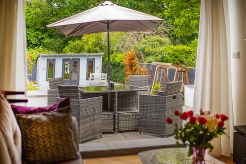 Elmbridge Avenue, Surbiton KT5