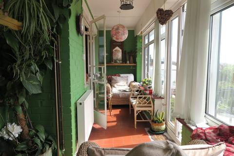 4 bedroom chalet for sale, De la Warr Road, Bexhill-on-Sea, TN40