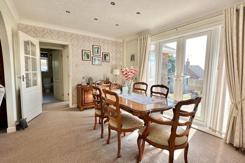 3 bedroom detached bungalow for sale, Monterey Gardens, Bexhill-on-Sea, TN39