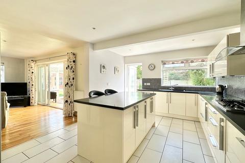 4 bedroom chalet for sale, Fyning Place, Bexhill-on-Sea, TN39