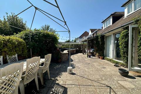 4 bedroom detached bungalow for sale, De la Warr Road, Bexhill-on-Sea, TN40
