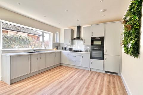 2 bedroom detached bungalow for sale, Collington Grove, Bexhill-on-Sea, TN39
