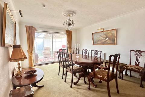 3 bedroom bungalow for sale, Ellerslie Lane, Bexhill-on-Sea, TN39