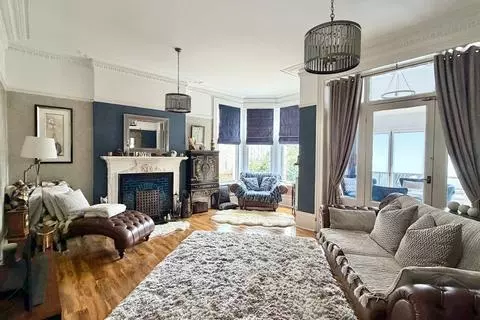 2 bedroom ground floor flat for sale - View 2