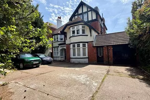 2 bedroom ground floor flat for sale - View 4