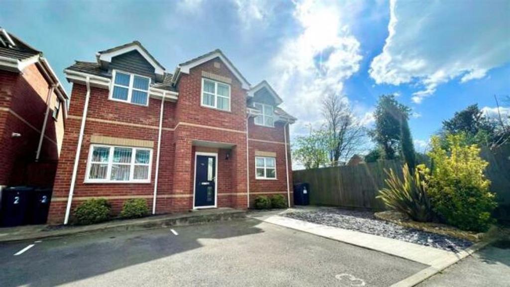 3 bedroom detached house to rent