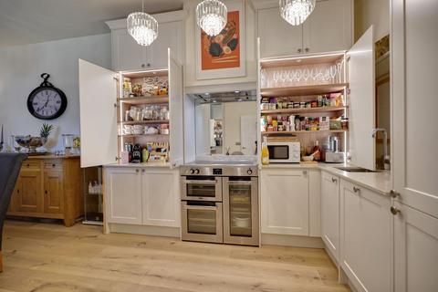 2 bedroom penthouse for sale, Mead Lane, Hertford, SG13