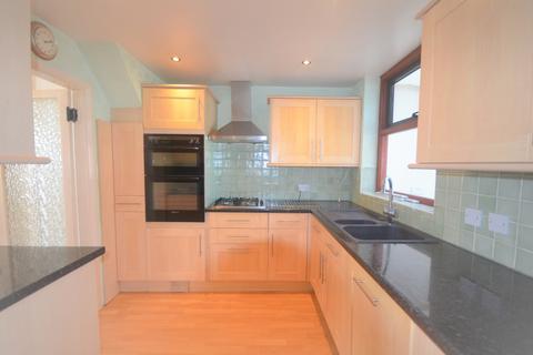 3 bedroom terraced house to rent, Headley Drive, IG2 6QL