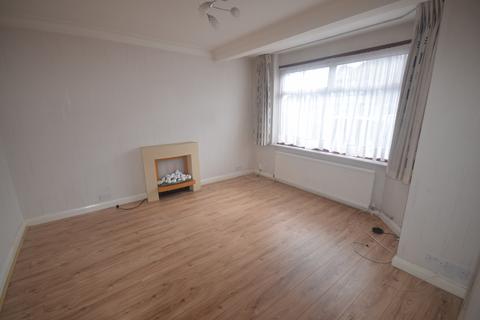 3 bedroom terraced house to rent, Headley Drive, IG2 6QL