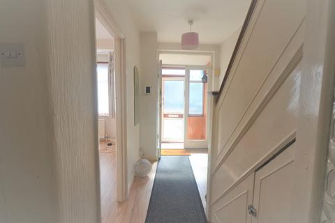 3 bedroom terraced house to rent, Headley Drive, IG2 6QL