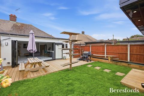3 bedroom bungalow for sale, Saffron Close, West Horndon, CM13