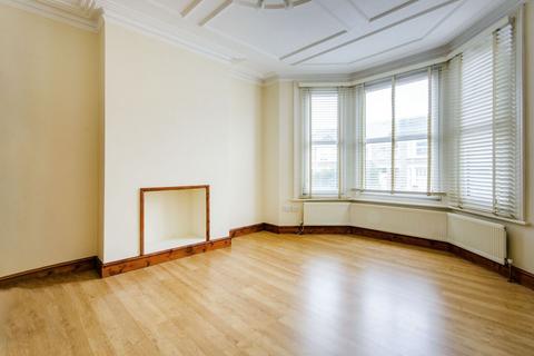 3 bedroom house to rent, Squires Lane, Finchley, London, N3