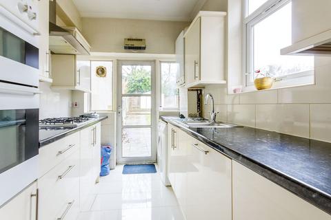 3 bedroom house to rent, Squires Lane, Finchley, London, N3